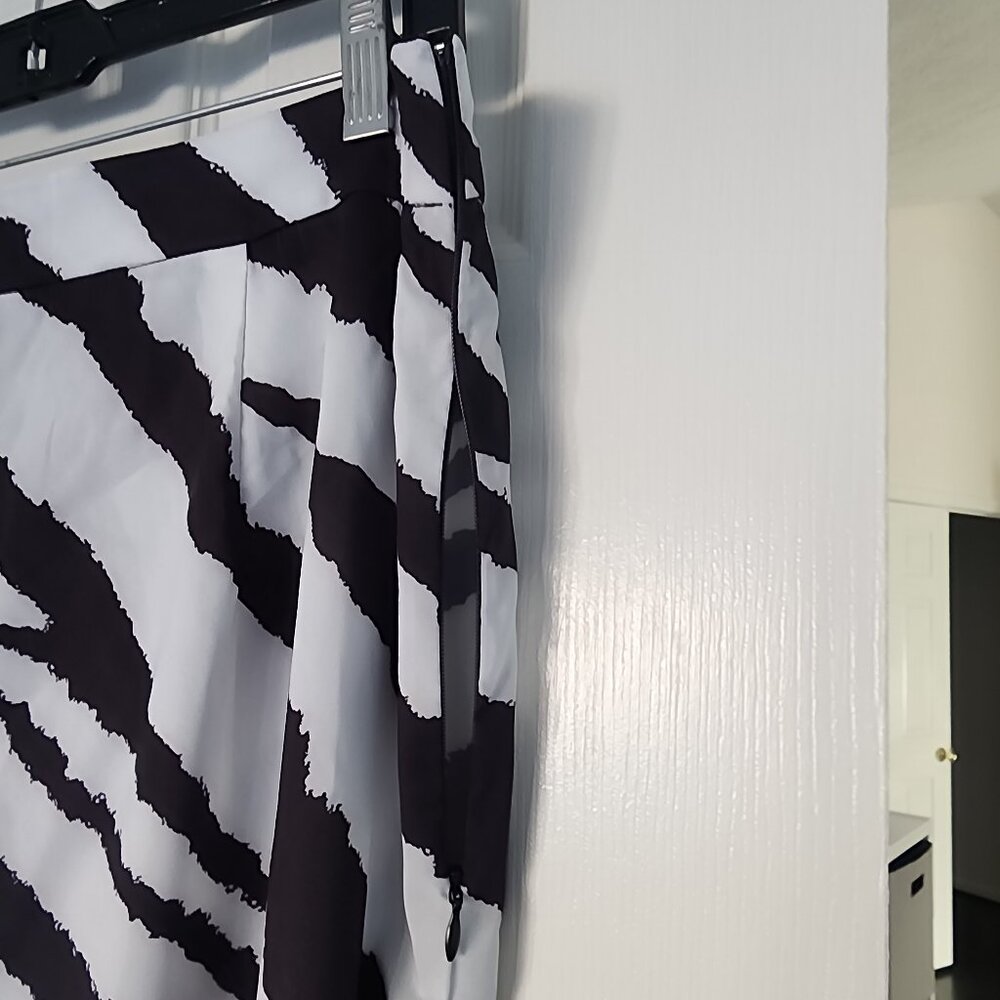 Black & White Zebra Chiffon Flare Trousers | Size 14 - Picture 3 of 5